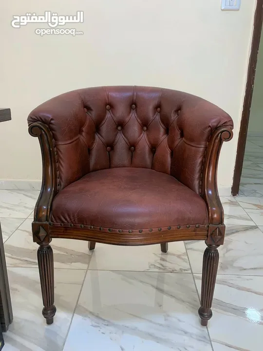طقم كنب فاخر من خشب الزان والجلد