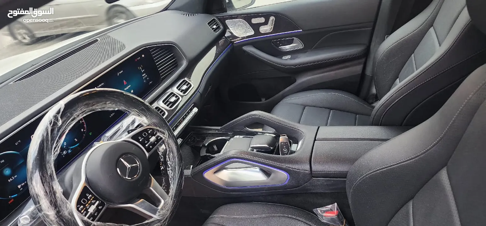 مرسيدس GLE 350- 4 MATIC موديل 2020  دفع رباعي  عاليه الإضافات  غير مجمركه لون ابيض والداخل اسود