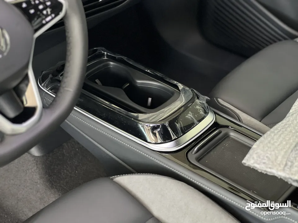 VW ID4 CROZZ PRO 2024 PIANO BLACK أبيضّ لؤلؤي