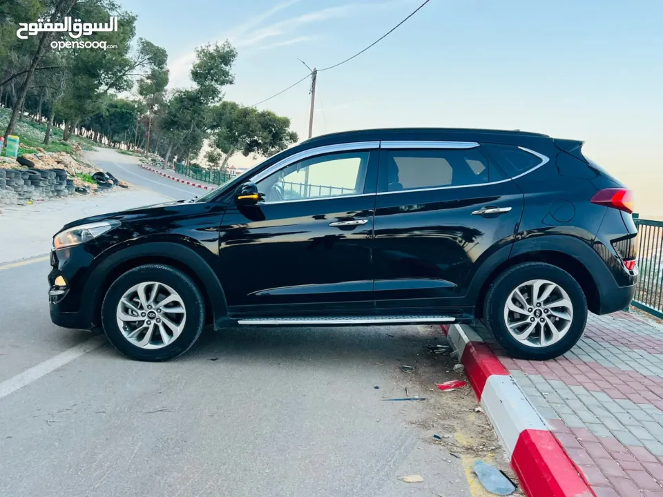 توسان 2017..ترخيص 16..فل الفل دهان شركه ماعدا قطعتين ترخيص تأمين طويل فتحه بانوراما..تشغيل بصمه