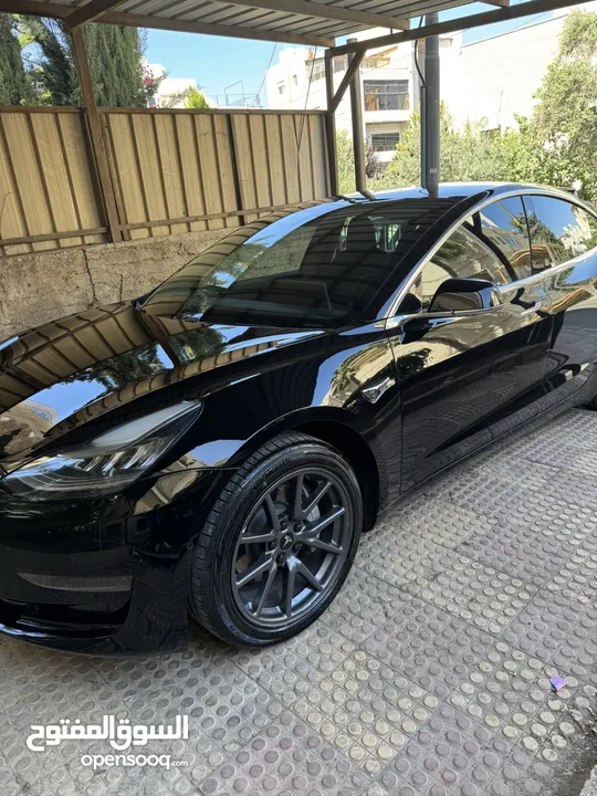 تيسلا 3  standard pluse  2020 بسعر 18250  دينار؛ فحص الوكالة ، وتأمين شامل لمدة سنة
