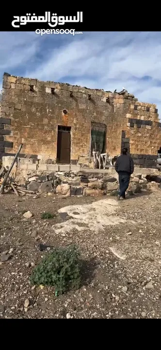 غرفة احجار  قديمه جدا..يوجد فيه اكثر من 1500حجر.تنفع  غرفه امام  حديقه او  فله او  منتزه