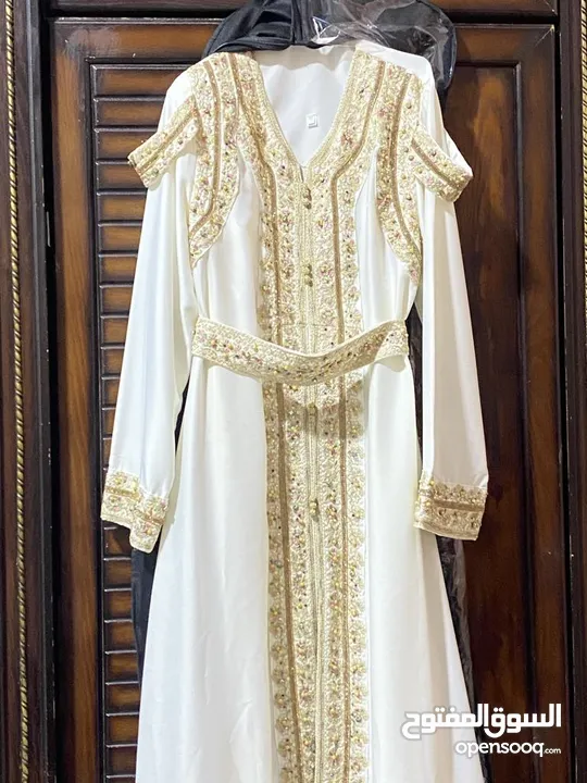 قفطان خطبه او قراية فاتحه جدبد ملبوس مره وحده بس  وفخم كثيررررر وشيك ومرتب والله الله يبارك فيه