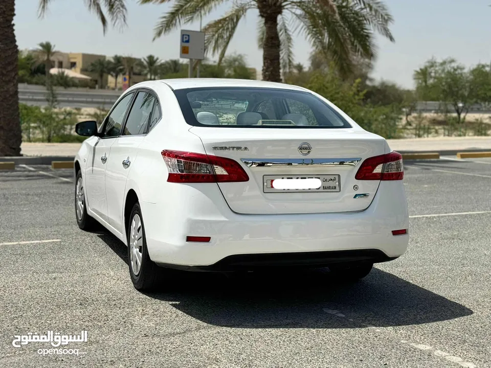 Nissan Sentra 2014 (White)