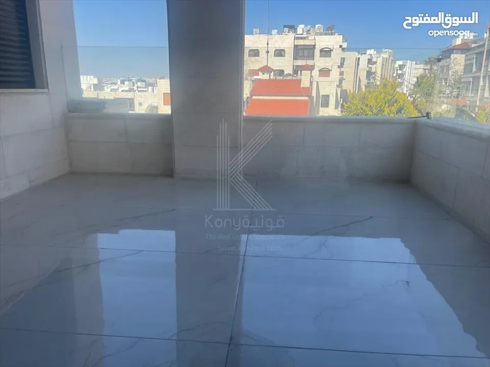 شقة فاخرة للبيع في ام اذينة