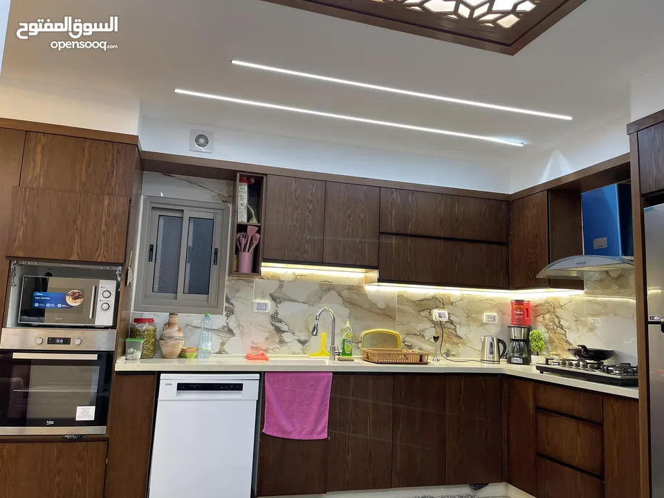روف للايجار مفروش في اجمل مناطق رام الله والبيرة التواصل مع المالك مباشرة دون وسيط 1500 دولار