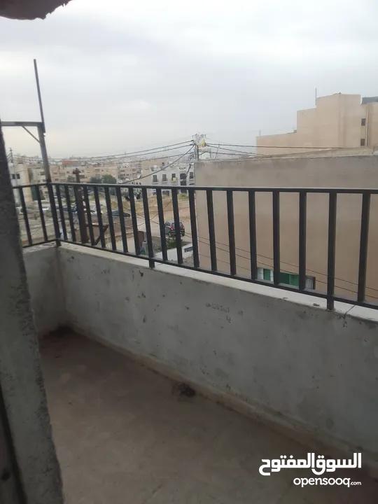 شقة للايجار ثلاث غرف ومنافعھا في عمان