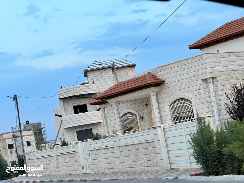 أسقف قرميد أوروبيه فاخره تضيف لبيتك حمايه مضمونه اناقة استثنائيه عزل حراري ألوان عصريه تشطيب احترافي