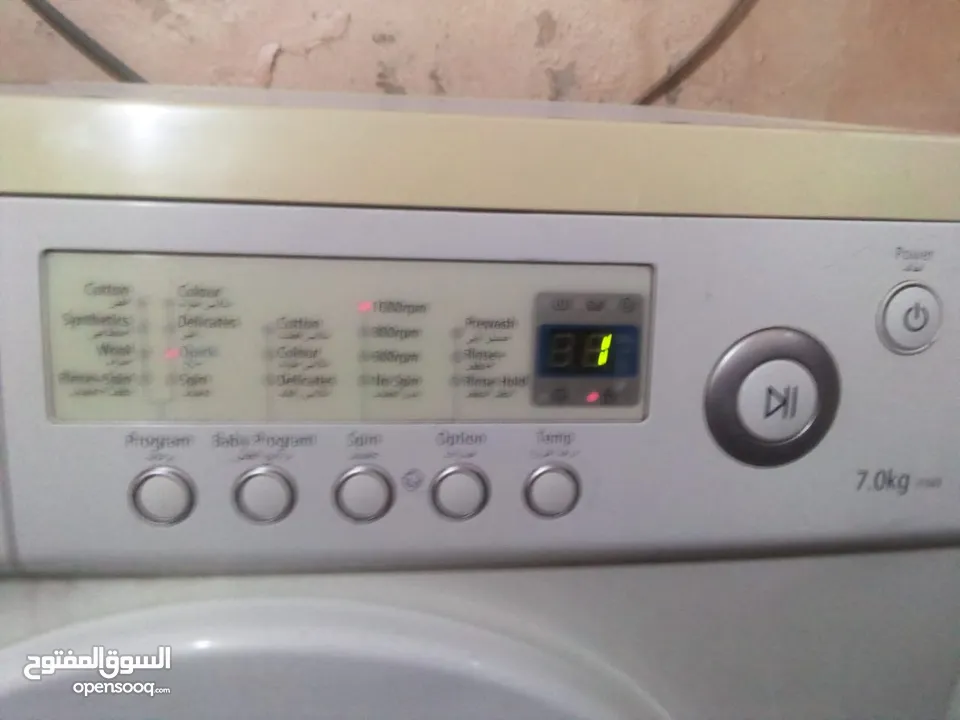 متاح غسالة سامسونج مستعملة بحالة ممتازة جدا للبيع اقرء الوصف