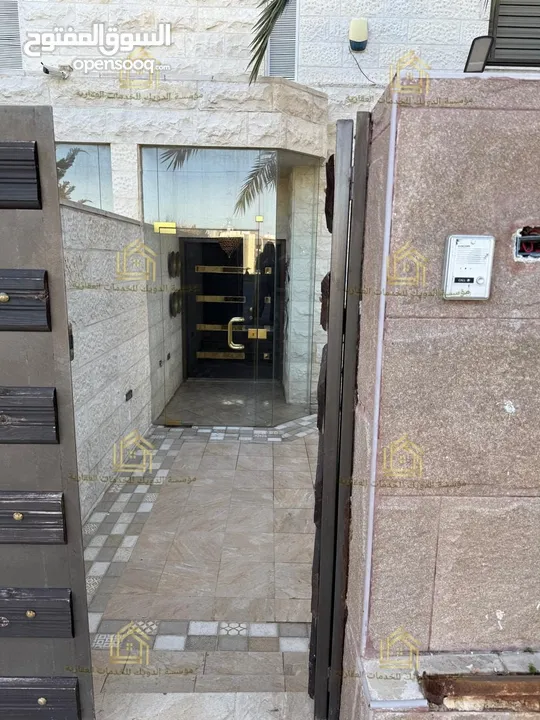 شقة فاخرة - ضاحية النخيل - ارضية - حديقة - تستحق المشاهدة