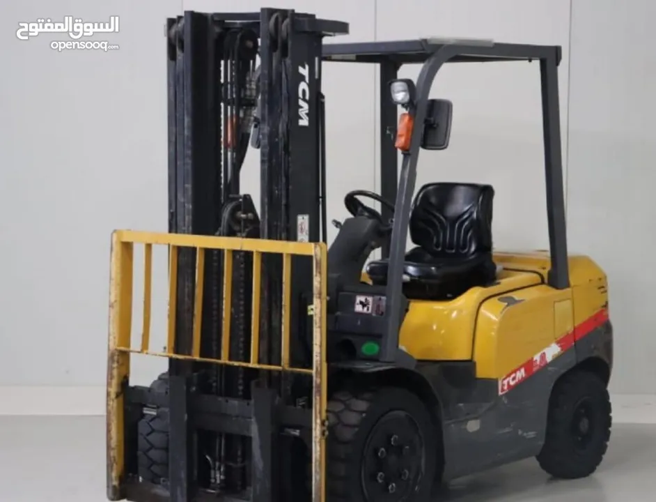 Moses Export TCM and Komatsu forklift container