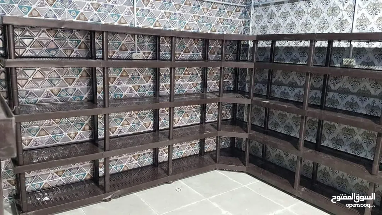 رفوف بلاستيك لتخزين البضائع المتنوعة