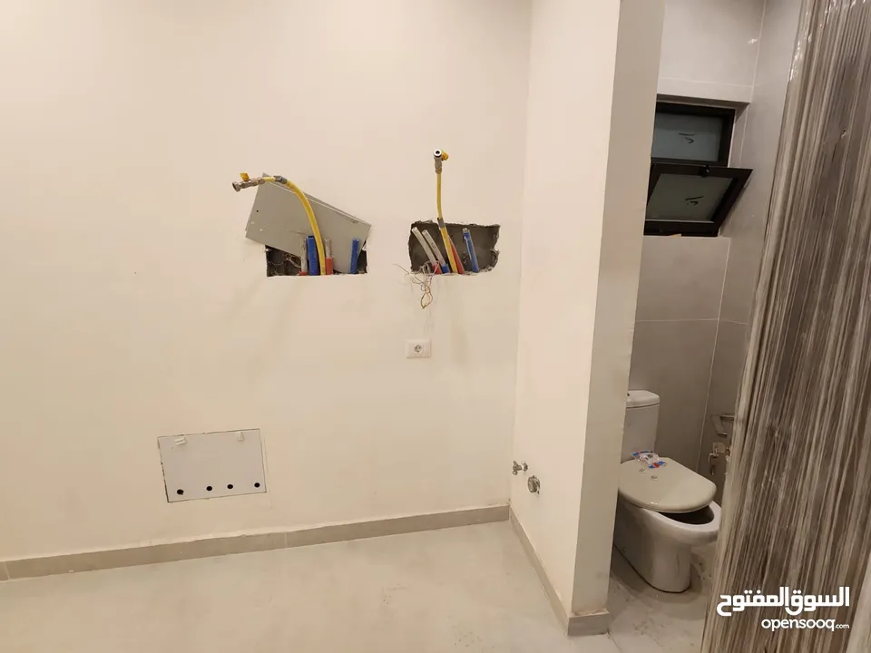 شقة طابقية فاخرة للبيع في عبدون  ref : 14383