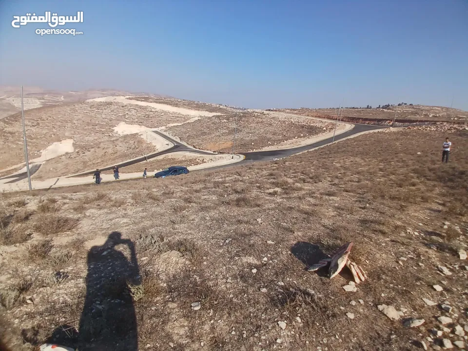 للبيع أرض في موقع مميز �