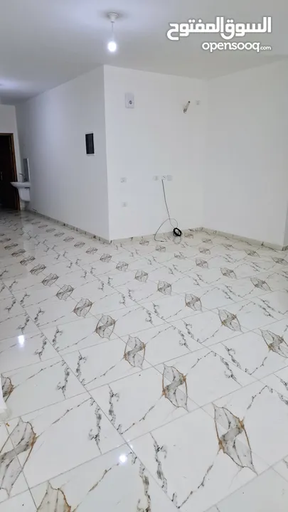 منزال للايجار منطقت الجلدة مساحة المنزل 110متر طابق سادس
