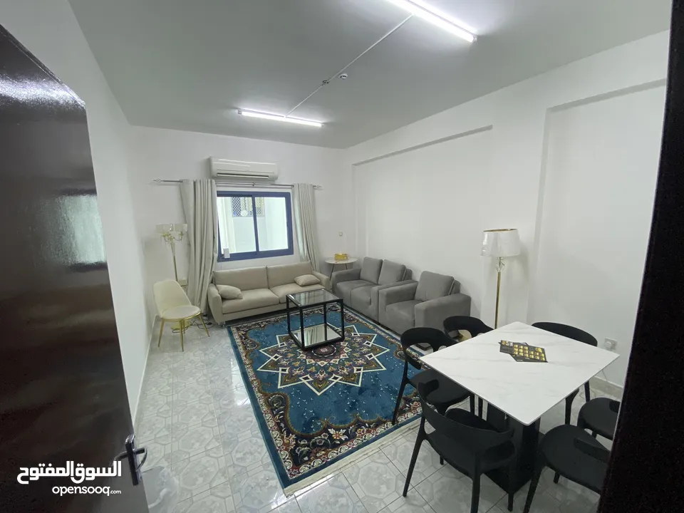 غرفتين و صالة للعوائل فقط  2 BHK ايجار أسبوعي ب2100 aed   FAMILY  بدون عمولة من المالك