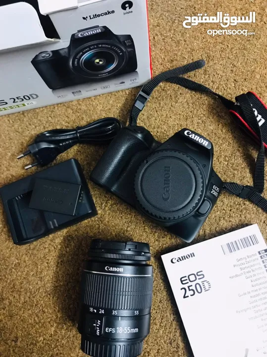 Canon250D بحال الوكالة تمامًا مستعملة فترة بسيطة مع العدسة الأساسية 18-55