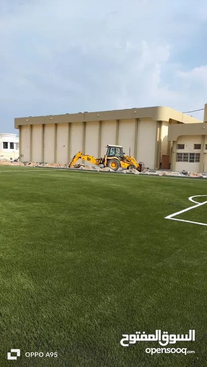 لاندسكيب وملاعب كرة القدم والبادل وحمامات سباحه والنوافير