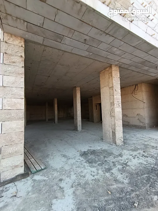 محلات تجاريه للايجار  بناء جديد كهرباء3فاز ساحه للتحميل وتنزيل بناء جديد مساحه بين الاعمده الاسمنتيه