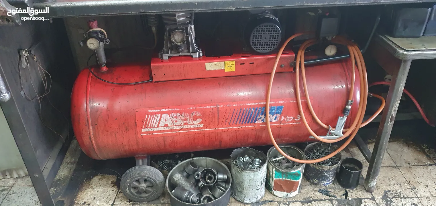 AIR COMPRESSOR