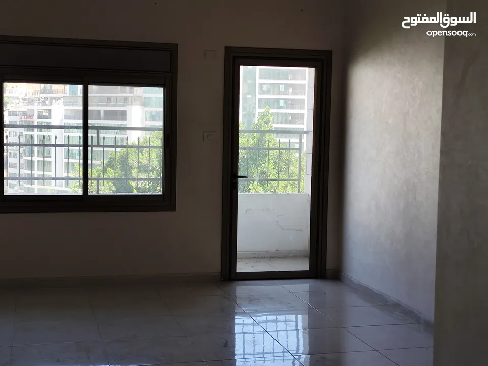تأجير شقة غير مفروشة