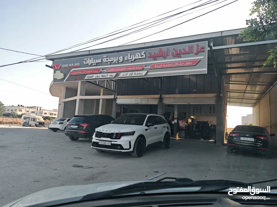 كراج عزالدين ارشيد متخصص في برمجة السيارات الحديثة ومختص في صيانة الهايبرد