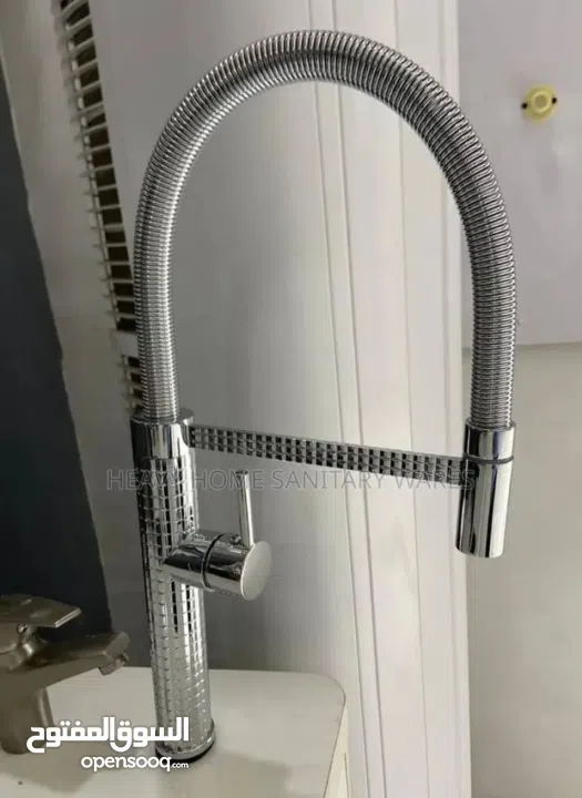 أضف لمسة من الأناقة والعصرية إلى مطبخك مع صنبورنا الجديد!   هل تبحث عن التميز والجودة في آن واحد؟