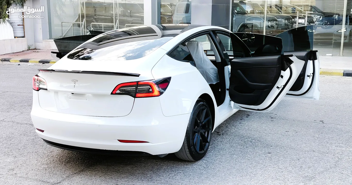 تيسلا 2022 model 3 بحالة الوكالة فحص كامل اوتوسكور +B لون مميز في الحرة للبيع بسعر لقطة ومحرووووق