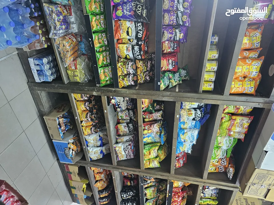 سوبر ماركت مع قهوة داخل كازية للبيع بكامل المعدات والبضاعة
