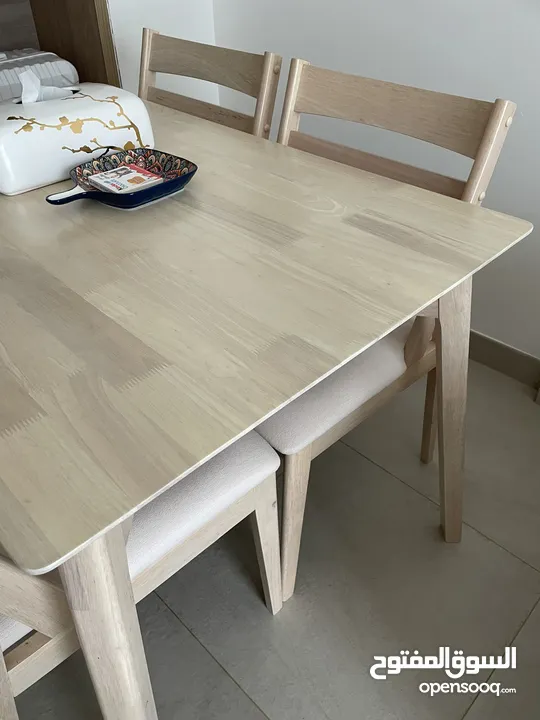 Set of dining table with 4 chairs