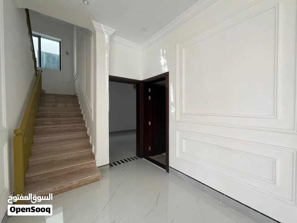 فــــيــــــــــــلا للـــــبيـــــع اول ســـــاكــــن مــــكــــونه مــن 7 غـــــرف و 10 حـــمامات