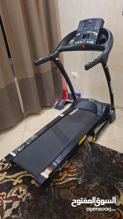 جهاز تردمل Reebok ZR8 بحالة ممتازة جدا للبيع