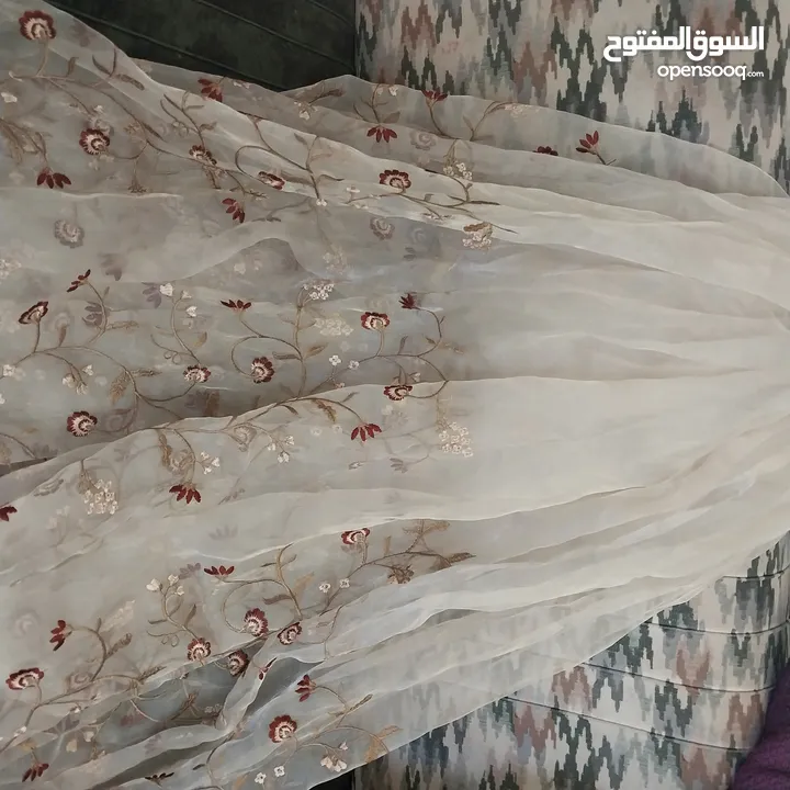 شيفون مطرز ورد خمري