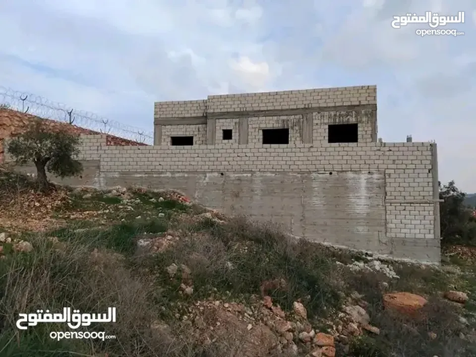قطعة ارض مع بيت للبيع