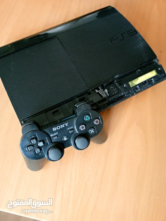 بلايستيشن 3 مستعمل للبيع مع كل اغراضه مهكر عليه 25لعبة و 3مكاتب لتنزيل الالعاب