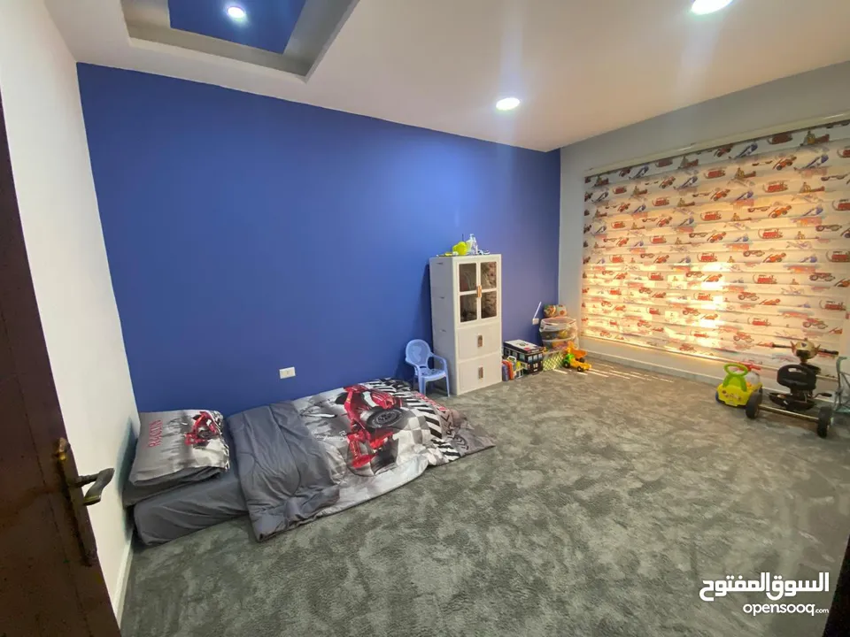 شقة مميزة ارضية تشطيب سوبر ديلوكس في أجمل احياء الياسمين خلف مستشفى الحياة