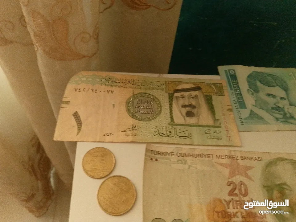 مجموعه من العملات العربيه والاجنبيه+ السعر الخاص