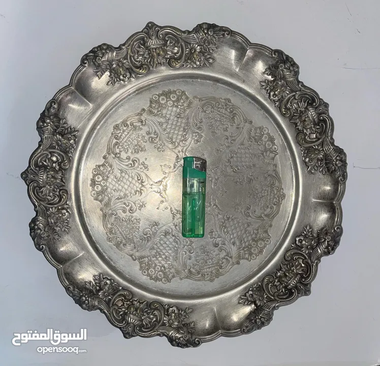 نوادر زجاجية وسيراميك قديمة من الستينات ، لطفا اقرأ الوصف.