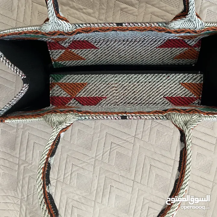 Handbag with turathi prints