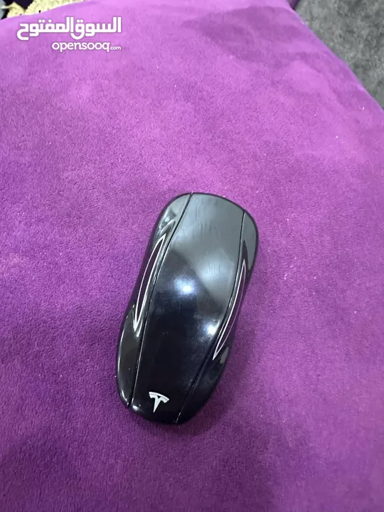 مفتاح ريموت  تسلا مودل s يشبك على المودل x قابل للبدل في مفتاح ريموت تسلا موديل 3 أو موديل