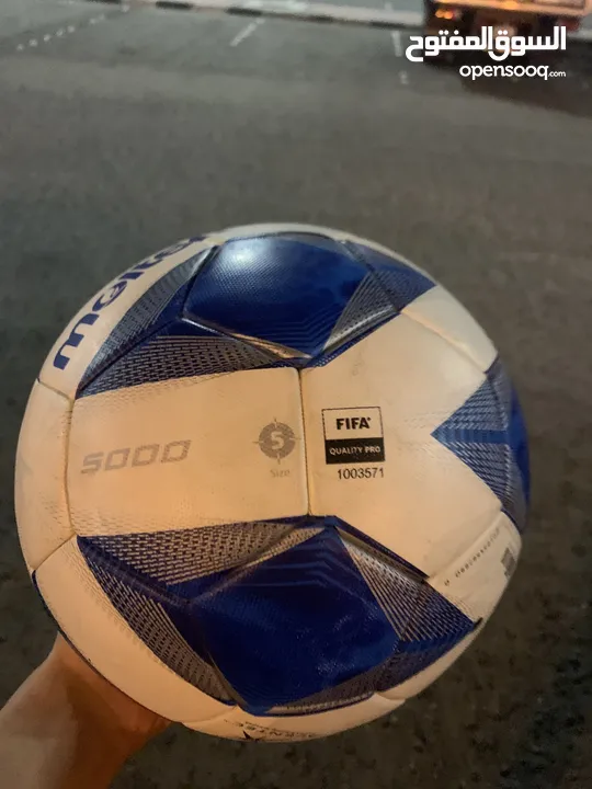 للبيع كرة FIFA F5A5000 أصلية مستعملة أستعمل خفيف