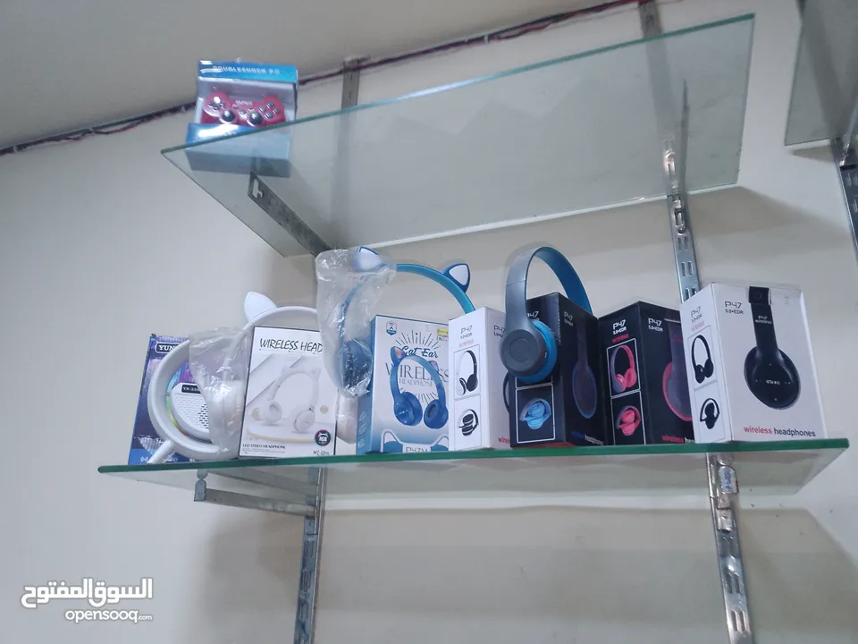 بضاعة محل إتصالات