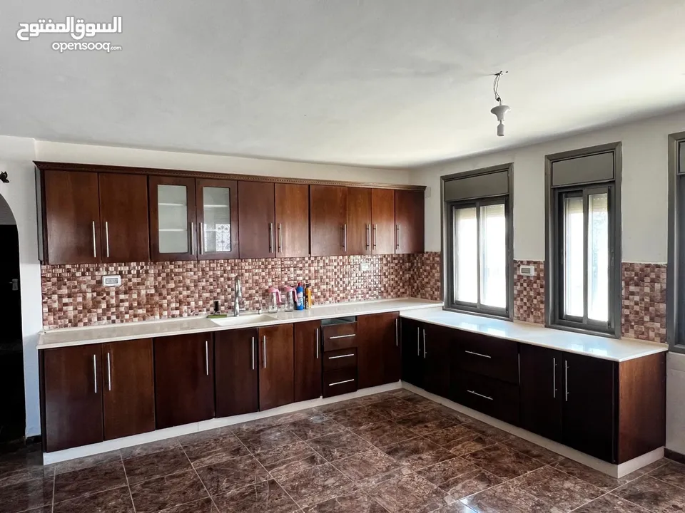 مطبخ كبير مستعمل مع الشايش ... مفكوك وجاهز .. بيرنبالا