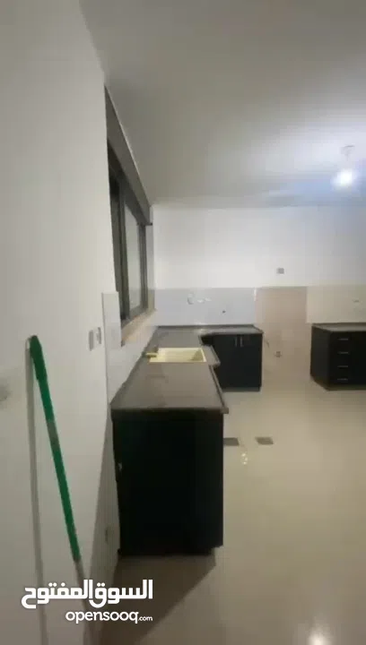 شقه للبيع ثلاث غرف