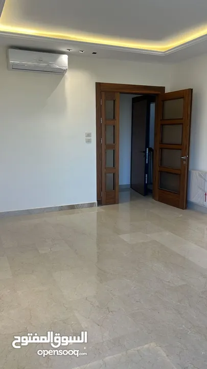 شقة فاخرة للإيجار بالقرب من شارع المطار و كوريدور عبدون مميزة وفاخرة :  14250