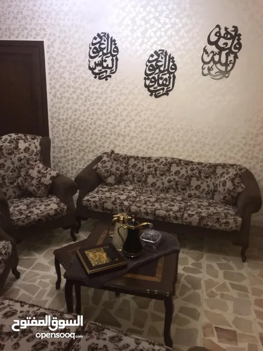 طقم كنب 7 مقاعد مع   للبيع