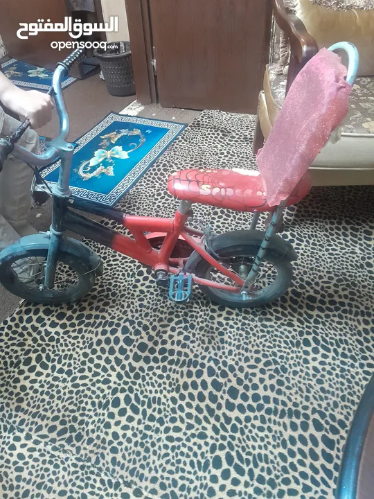 ثلاث للبيع مع بعض