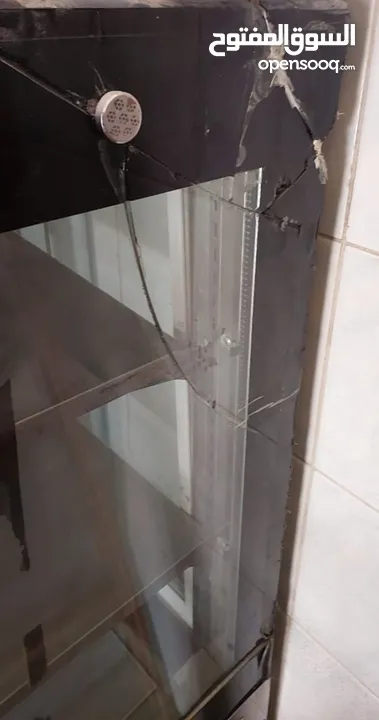ثلاجة غرض معجنات ممتازه وصغيره و سعر ممتاز ما عليك سوا التواصل عبر الرقم المذكور