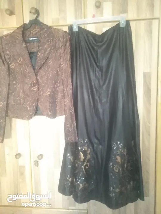 فستان اسود واحمر طويل مع جاكيت قصير احمر بأكمام طويلة جديد غير مستعمل ماركة H&M مقاس L بلبس 40 و42