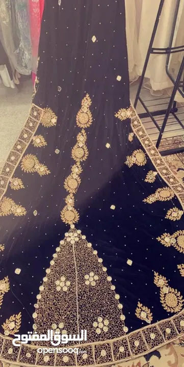 عماني مطور طويل من الخلف ملبوس فقط مرتين مناسب لحفلات الخطوبة والاعراس لونه اسود على ذهبي
